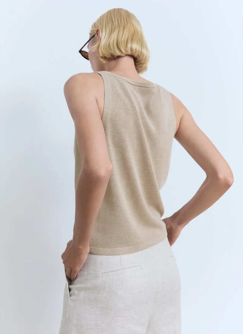 مانجو بلوزة محبوكة بياقة على شكل حرف